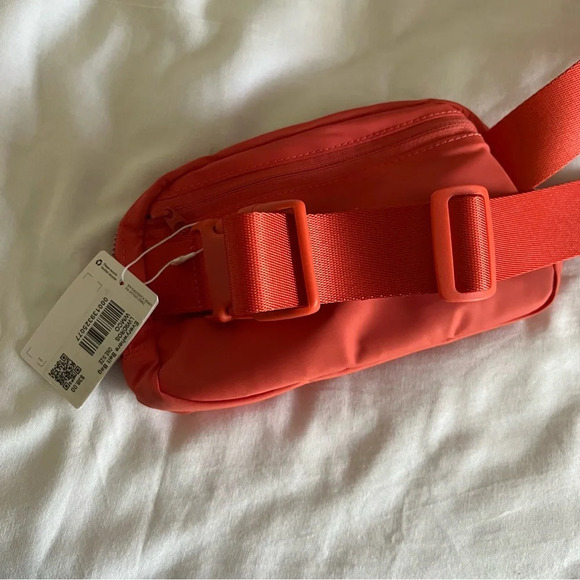 🆕 ORIGINAL OG Lululemon Everywhere Belt Bag * metal hardware - Warm Coral - Picture 3 of 9